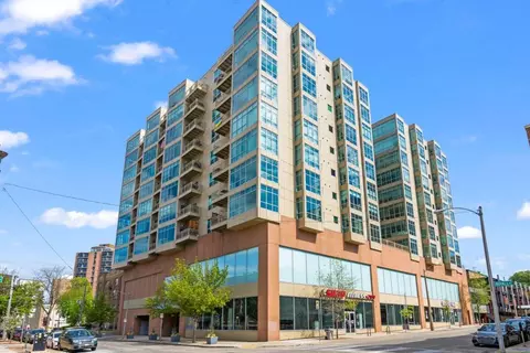 1550 E Royall #909, Milwaukee, WI 53202