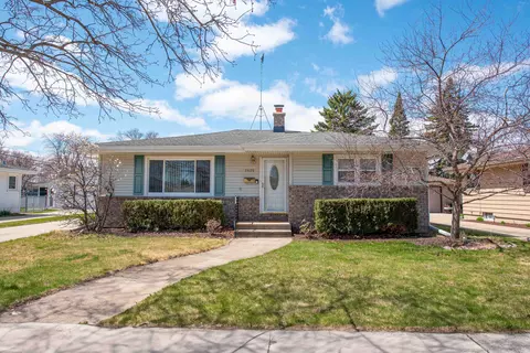 2426 25th, Kenosha, WI 53140