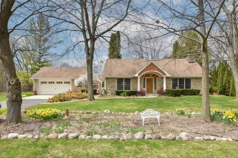 171 Highview, Cedarburg, WI 53012