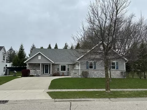 1555 Meadow, Hartford, WI 53027