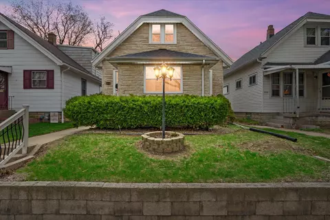 2119 S 58th, West Allis, WI 53219