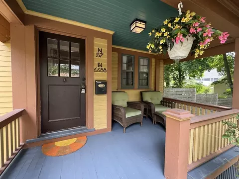 n57w6688 Center, Cedarburg, WI 53012