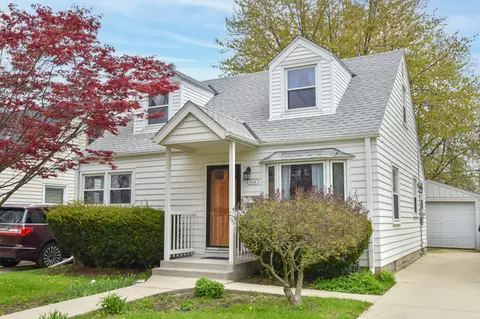 5958 N Lydell, Whitefish Bay, WI 53217