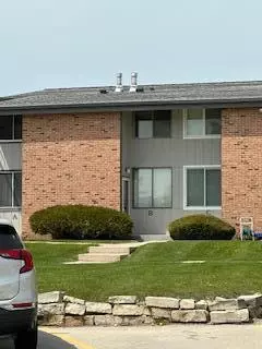 1430 Big Bnd, Waukesha, WI 53189