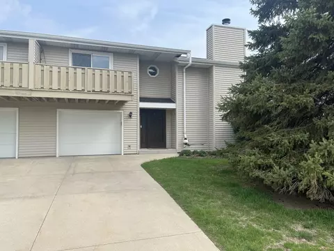 2440 W Crabapple #1, Oak Creek, WI 53154