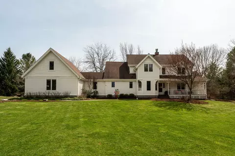 8925 Pleasant Vly, Cedarburg, WI 53012