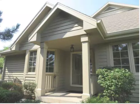 n21w24202 Cumberland #23J, Pewaukee, WI 53072