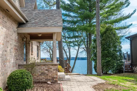 w347n5904 Lake, Oconomowoc, WI 53066