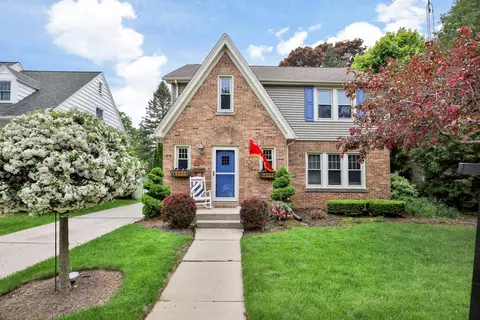 1517 Torrison, Manitowoc, WI 54220
