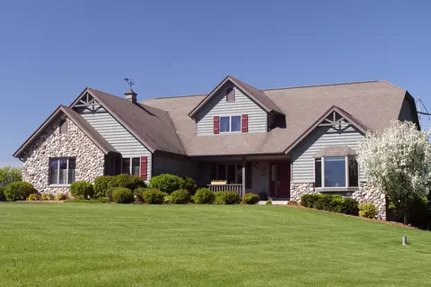 5995 Old Farm, Trenton, WI 53095