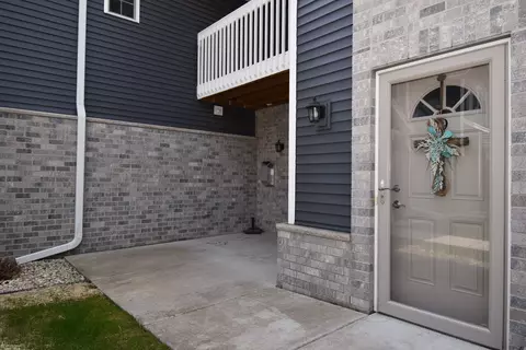 410 W Aspen #9, Oak Creek, WI 53154