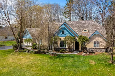 130 Monastery Hl, Lac La Belle, WI 53066