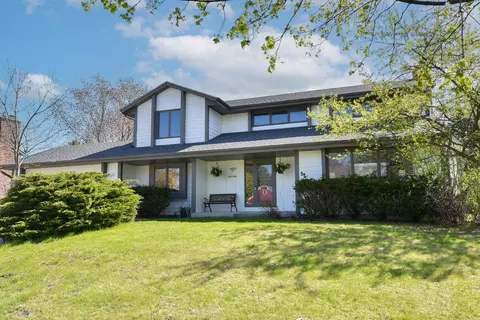 10100 N Foxkirk, Mequon, WI 53097