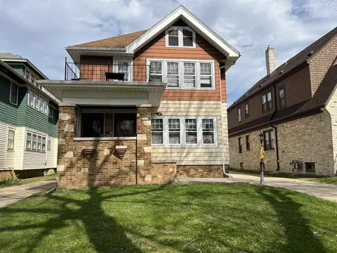 2562 N 68th #2564, Wauwatosa, WI 53213