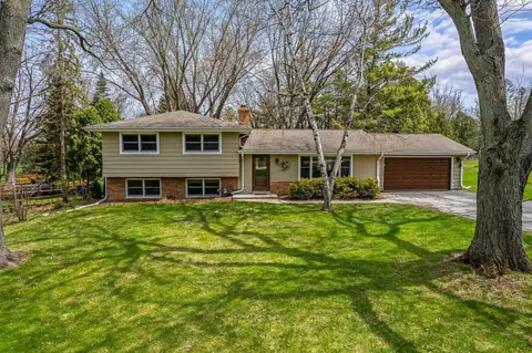 w277n1680 Lakeview, Pewaukee, WI 53072