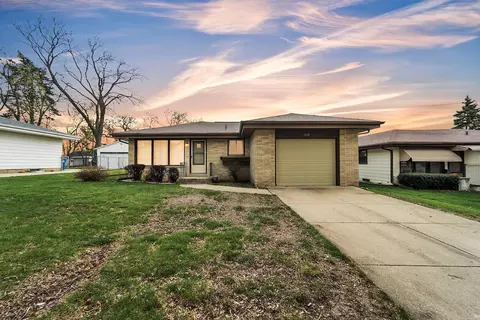 1329 Virginia, Racine, WI 53405