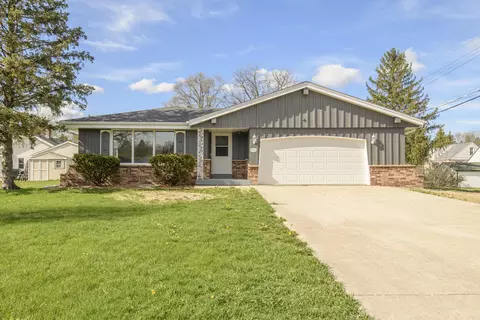 13618 W W Mdw, New Berlin, WI 53151