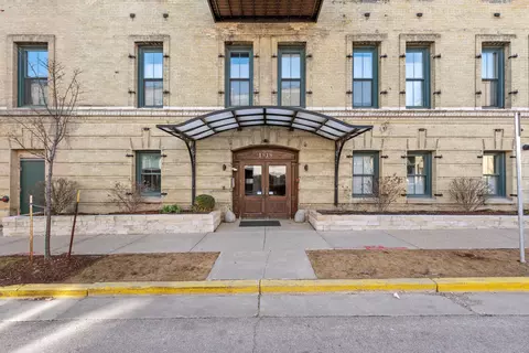 1818 N Water #202, Milwaukee, WI 53202