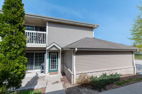 2660 Hidden #41, Saint Francis, WI 53235