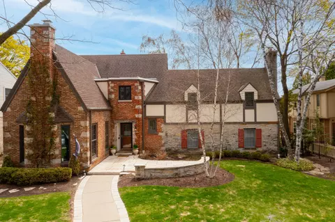 633 E Lake Vw, Whitefish Bay, WI 53217