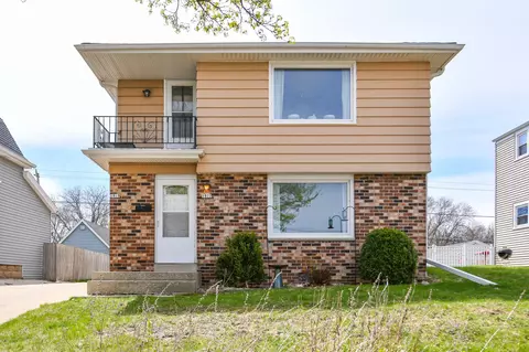 1917 E Hillcrest #1919, Milwaukee, WI 53207