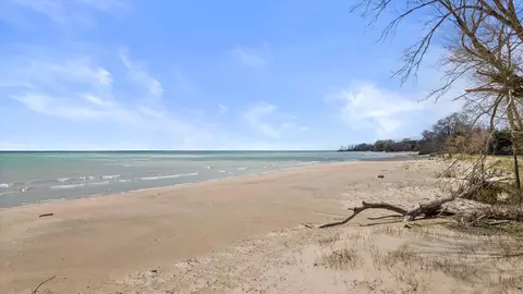 6296 Homestead, Belgium, WI 53004