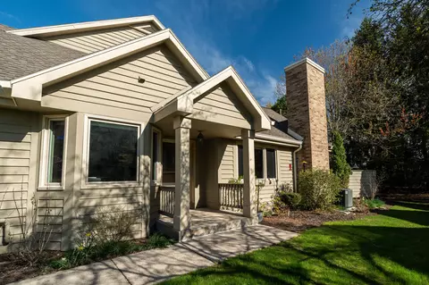 n21w24129 Dorchester #18A, Pewaukee, WI 53072