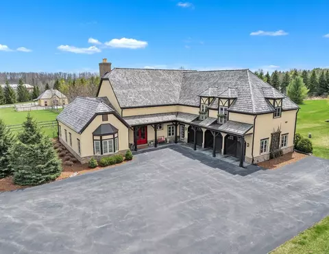 10475 W Hawthorne, Mequon, WI 53097