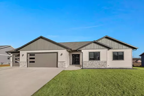 1325 Crockett, Holmen, WI 54636