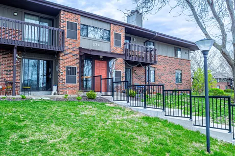 374 Park Hl #H, Pewaukee, WI 53072