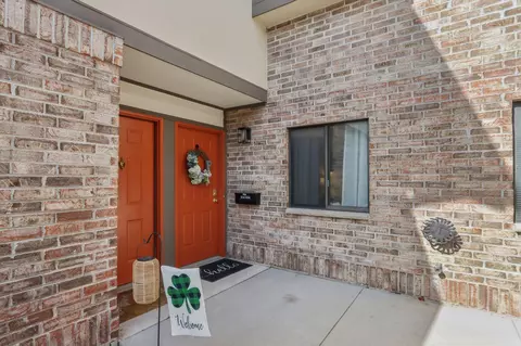 500 W Bender #44, Glendale, WI 53217