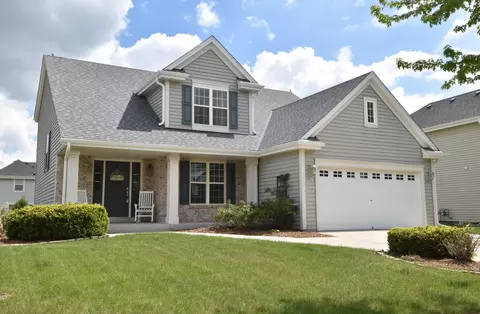 3901 Rivers Xing, Waukesha, WI 53189