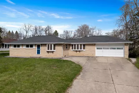 10442 S Chicago, Oak Creek, WI 53154