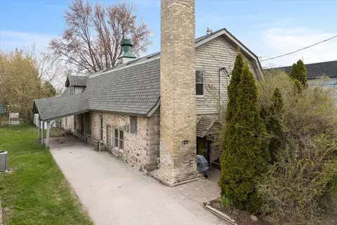 271 W Dekora, Saukville, WI 53080