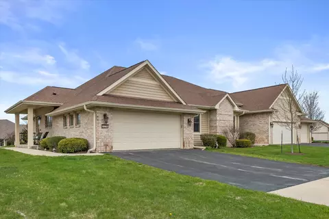 3228 W Villa, Franklin, WI 53132