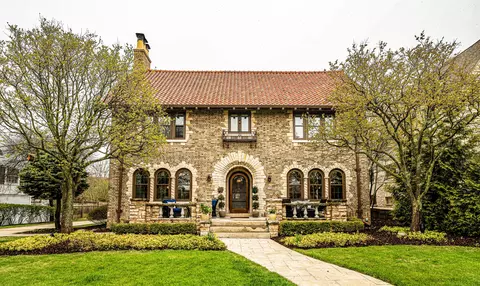 2724 E Menlo, Shorewood, WI 53211