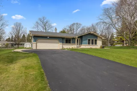 1515 Valley Vw, Hubertus, WI 53033