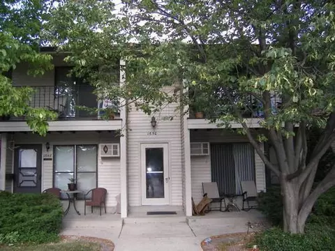 1650 S Carriage #C, New Berlin, WI 53151