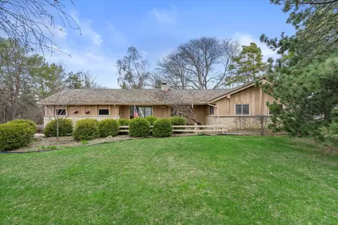500 E Cir, Mequon, WI 53092