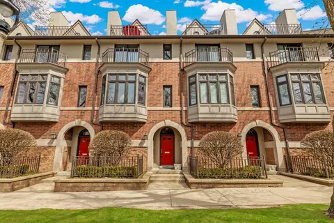 1008 E Lyon, Milwaukee, WI 53202
