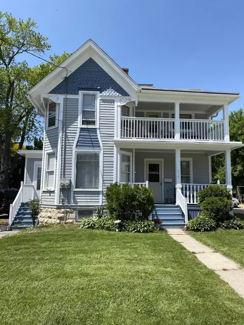 906 Arcadian #908, Waukesha, WI 53186