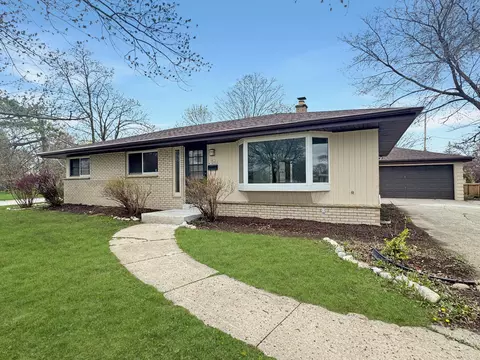 n87w18096 Queensway, Menomonee Falls, WI 53051