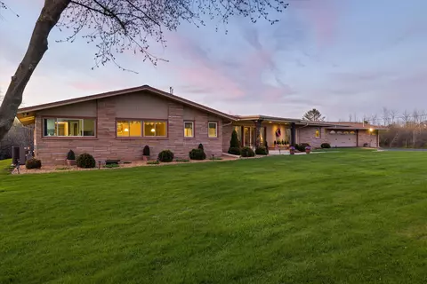 1700 W Bradley, River Hills, WI 53217