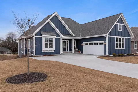 359 Sandy, Pewaukee, WI 53072