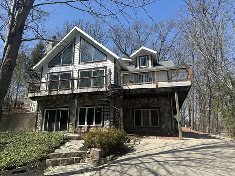 866 Sauganash, Fontana, WI 53125