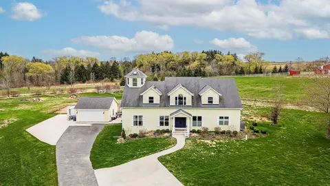 183 Twin Vly, Cedar Grove, WI 53013