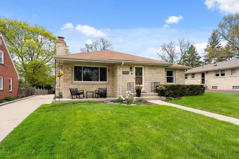 10520 W Stewart, Wauwatosa, WI 53222