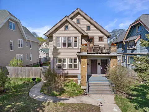 2131 N Hi Mt #2133, Milwaukee, WI 53208