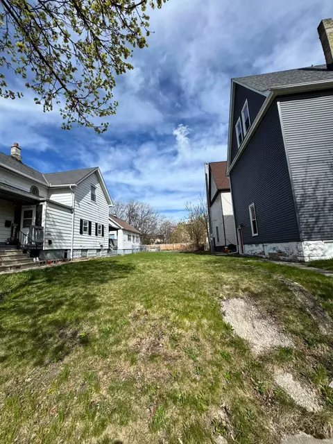 2212 N Buffum, Milwaukee, WI 53212