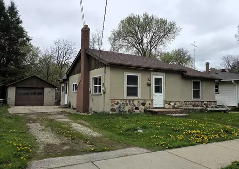 214 E Jefferson, Oconomowoc, WI 53066